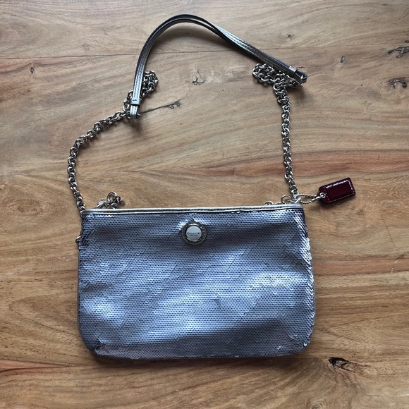 Vintage Coach bag, silver sequins, burgundy interior and patent leather hang tag - Picture 2 of 14